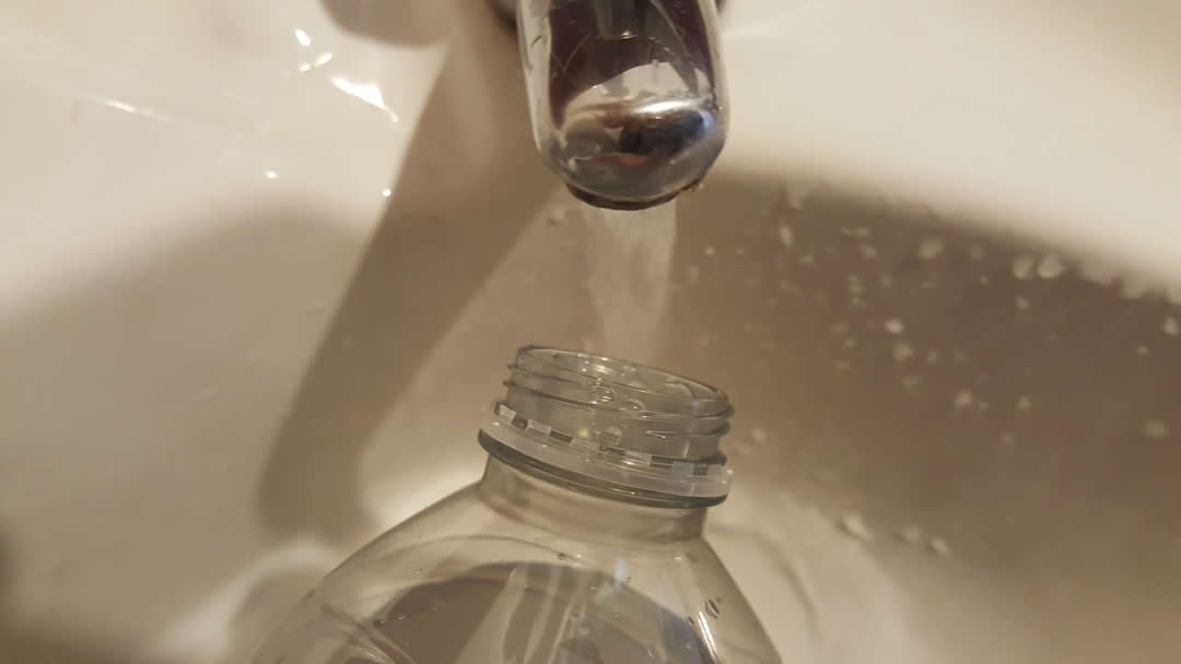 Free plastic water bottle top-ups with “Refill London”